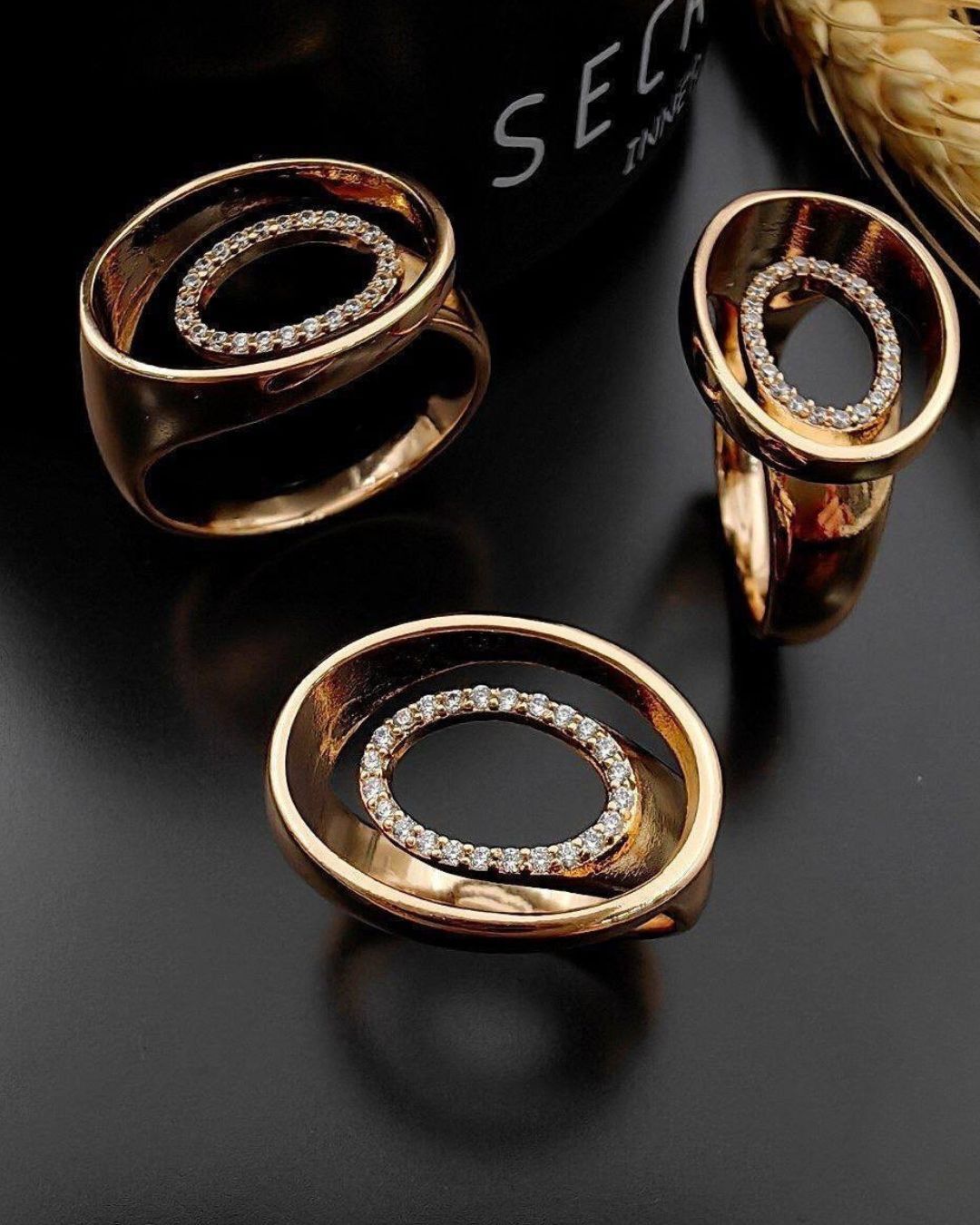  انگشتر زنانه طلایی به شکل بیضی با نگینهای سواروسکی برند ژوپینگ در نوروژ اکسسوری 