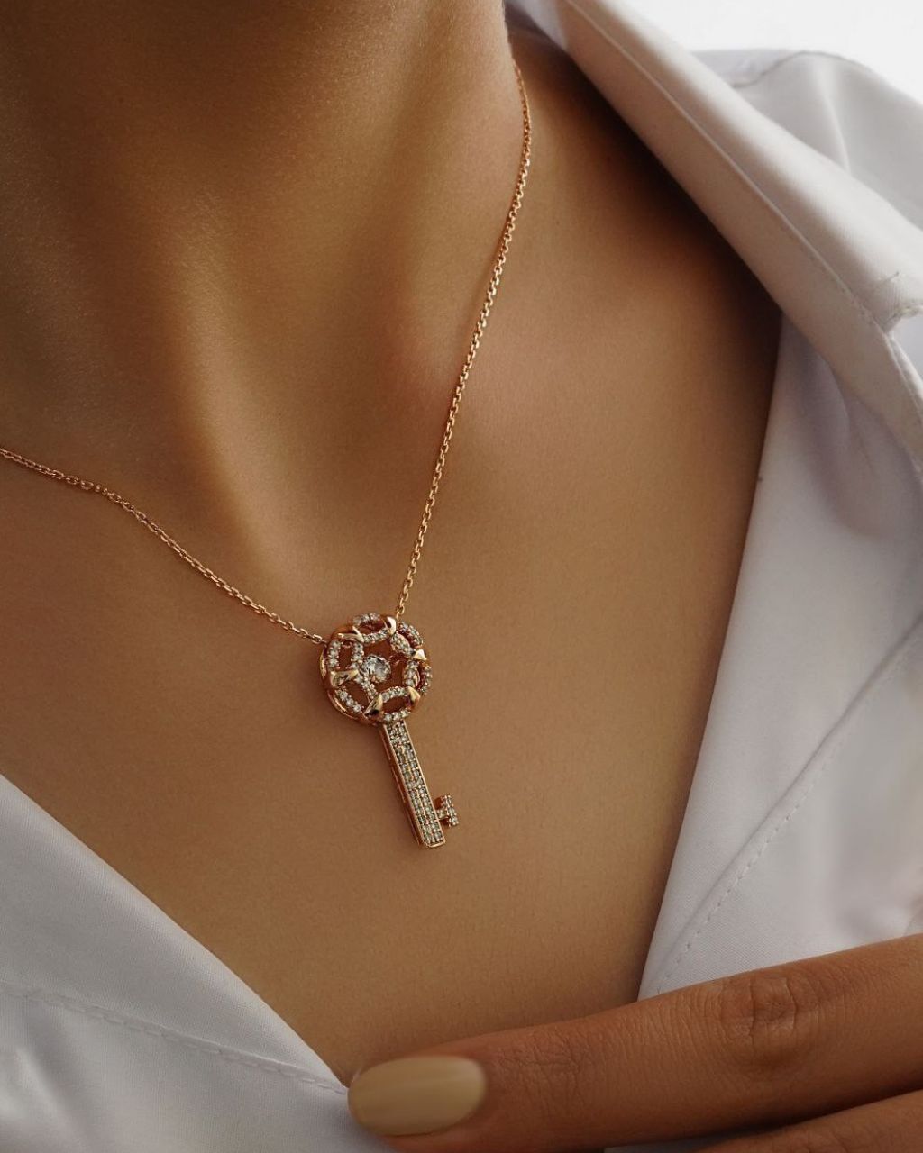 گردنبند زنانه طلایی با آویز کلید نگیندار ژوپینگ در نوروژ اکسسوری