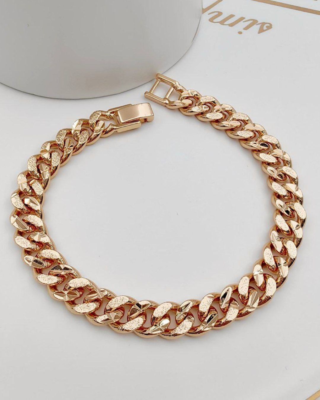 دستبندزنانه طلایی طرح کارتیه بدون نگین دریمدر نوروژ اکسسوری