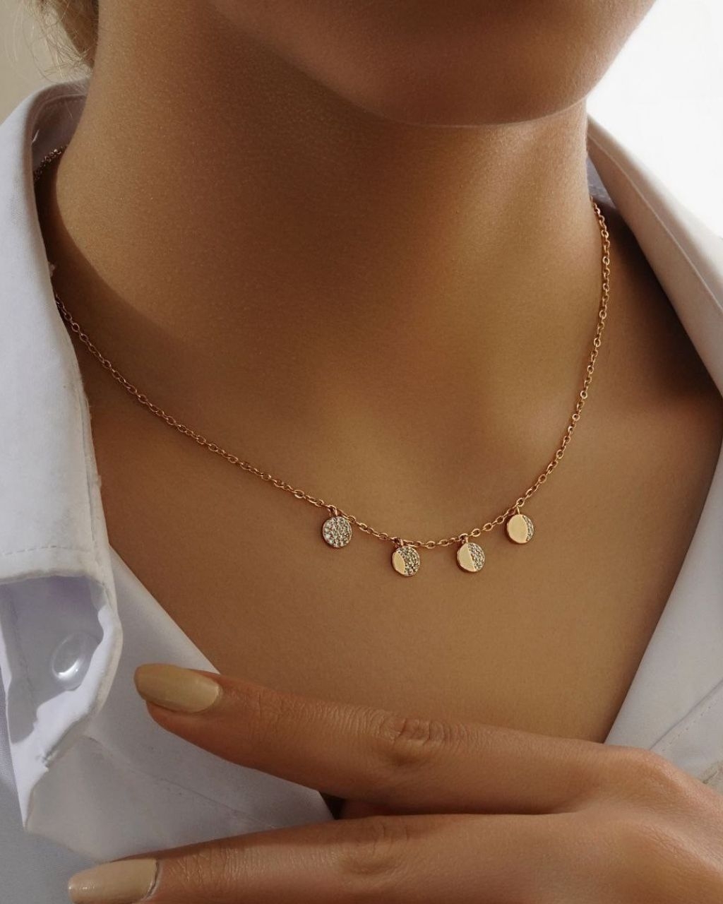  گردنبند زنانه طلایی با شرابه های دایره ای نگین دارژوپینگ در نوروژ اکسسوری 