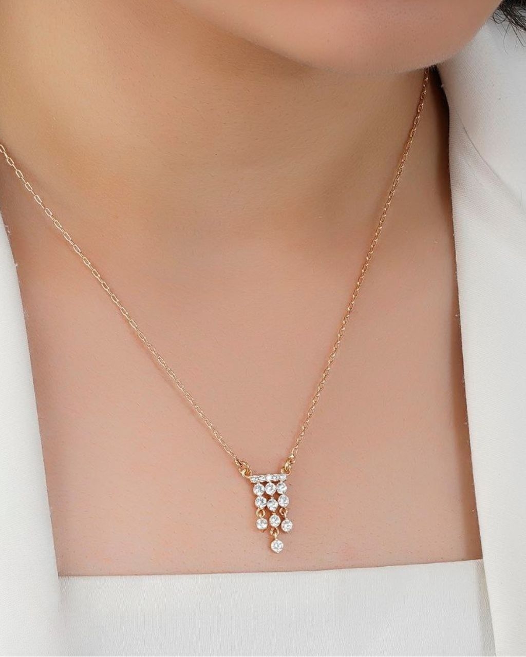  گردنبند زنانه طلایی با آویزآبشاری نگین دار ژوپینگ نگین اتریشی در نوروژ اکسسوری 