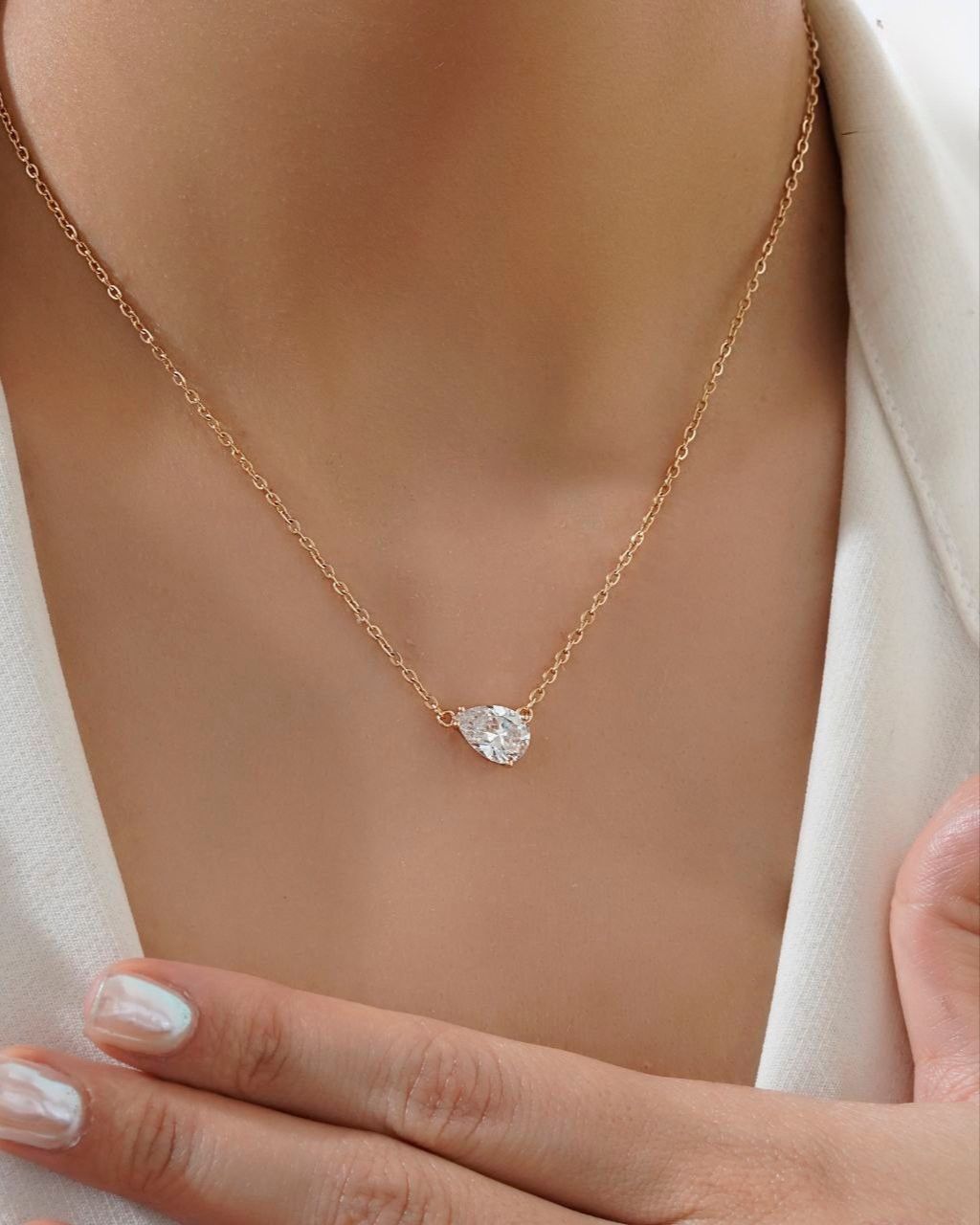 گردنبندزنانه طلایی با آویز تک نگین اشک سواروسکی از برند ژوپینگ در نوروژ اکسسوری