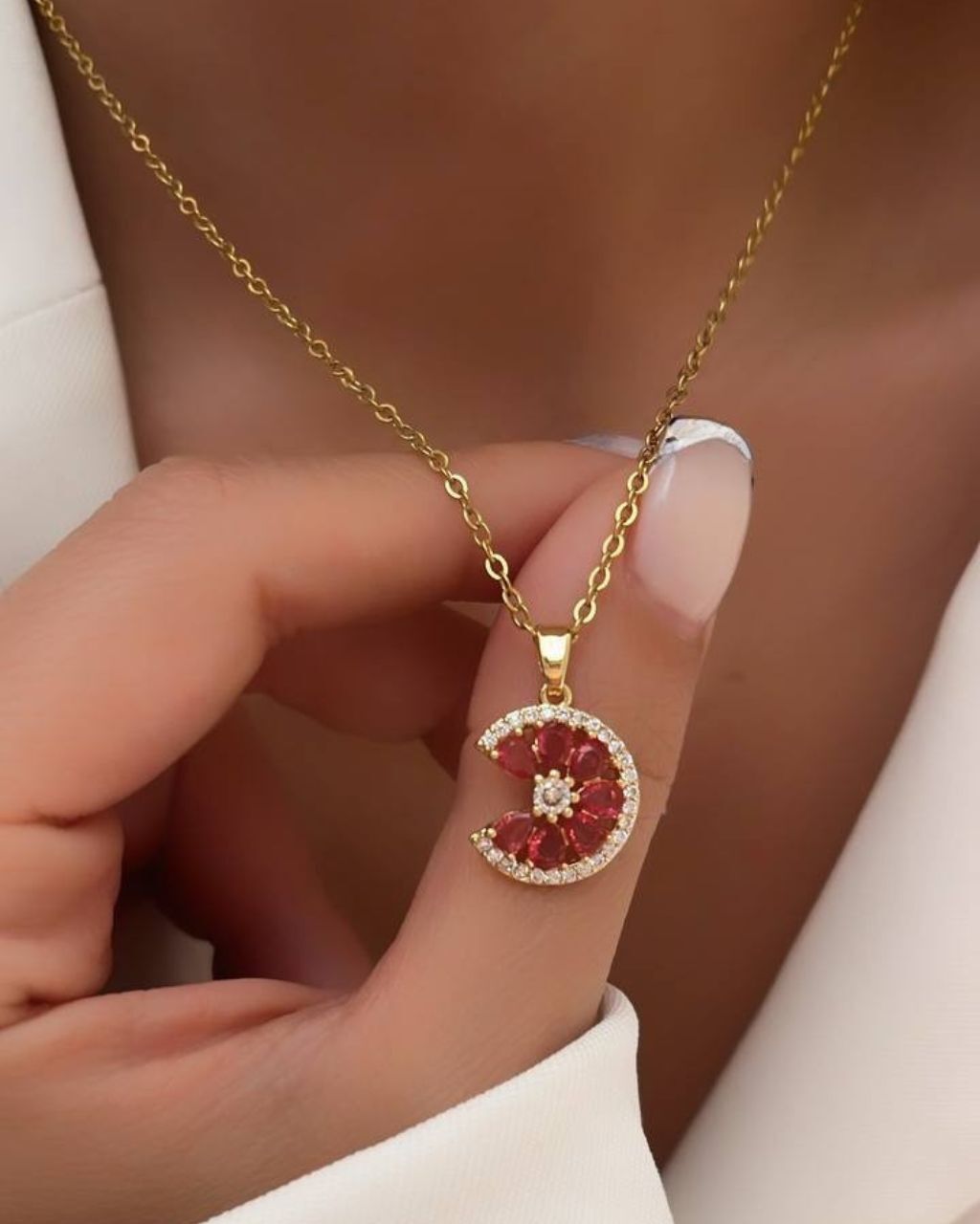 گردنبند زنانه طلایی با آویز تمام نگین پرتقال با سنگهای قرمز سواروسکی برند ترک در نوروژ اکسسوری