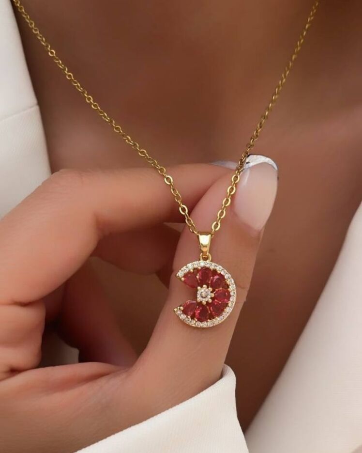گردنبند زنانه طلایی با آویز تمام نگین پرتقال با سنگهای قرمز سواروسکی برند ترک در نوروژ اکسسوری