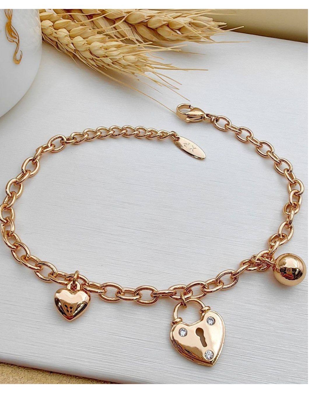 دستبندزنانه طلایی با آویز گوی و قفل نگین دارو قلب طرح فانتزی ژوپینگ در نوروژ اکسسوری