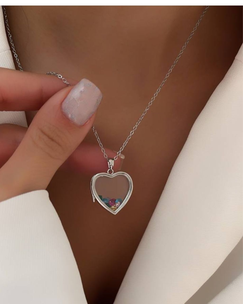  گردنبند زنانه فانتزی لاکت با آویز قلب و نگین های رنگارنگ داخل لاکت فشن ترین آویز امسال زنجیر و قفل استیل سفیددر نوروژ 