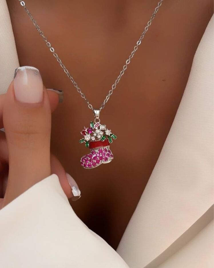 گردنبندزنانه فانتزی با آویز کفش با نگین های رنگی سواروسکی وزنجیرواب استیل سفید برند ترک در نوروژ اکسسوری