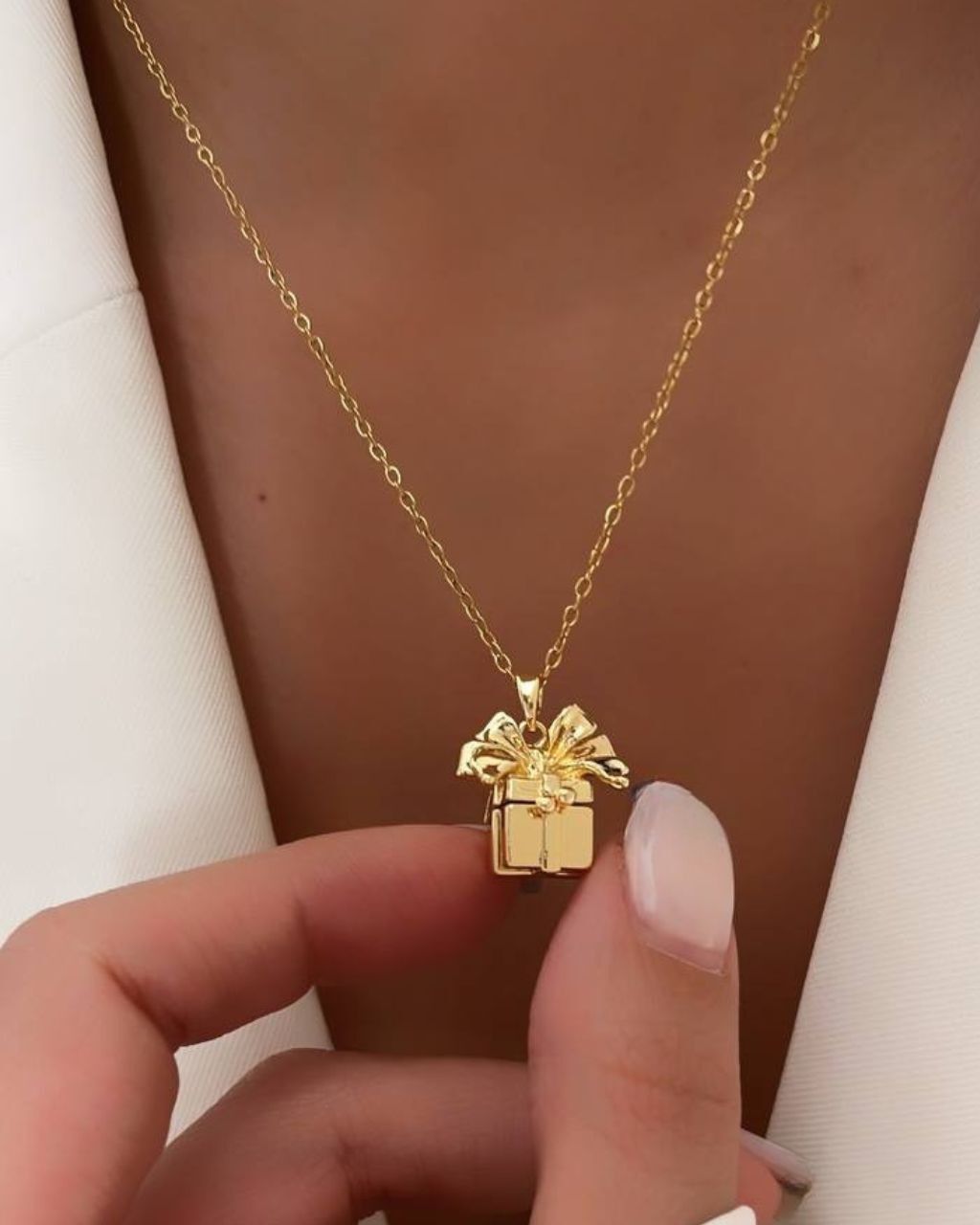 گردنبند زنانه لاکت طلایی با آویزفانتزی جعبه برند ترک در نوروژ اکسسوری