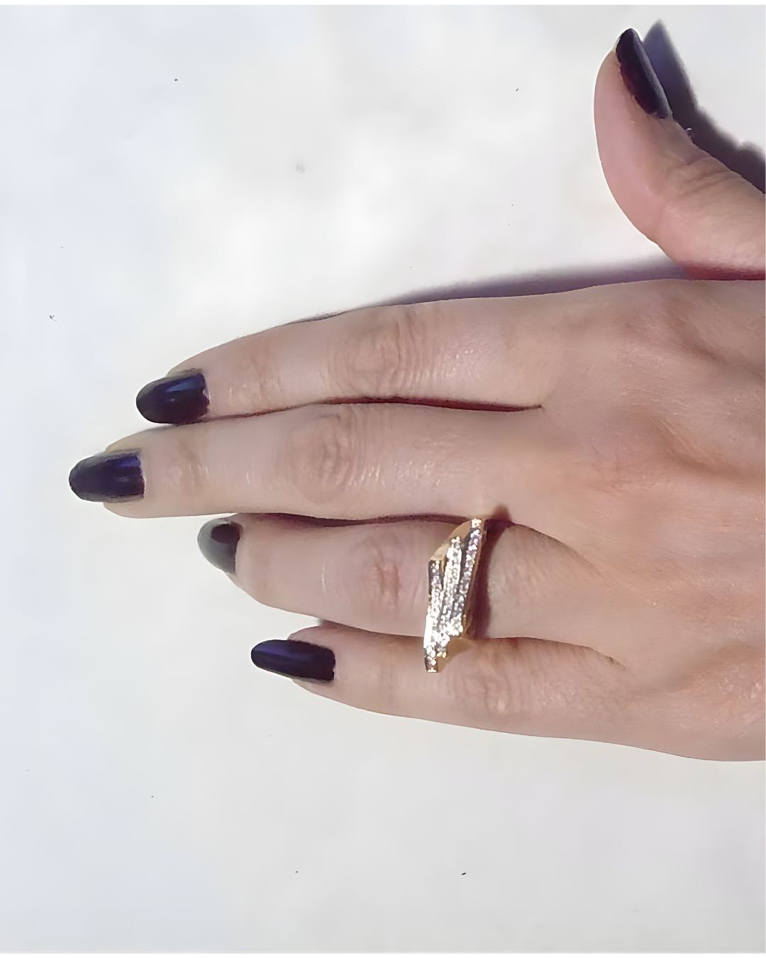 انگشتر زنانه طلایی فانتزی مدرن نگین دار از سواروسکی برند ژوپینگ در نوروژ اکسسوری تنخور