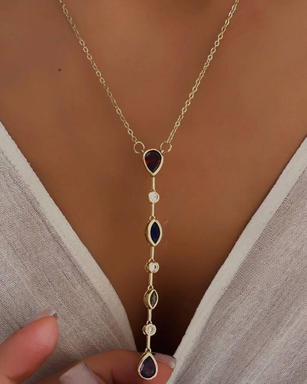  گردنبندکراواتی زنانه طلایی با آویز نگین‌دار مولتی کالر برند ترک در نوروژ اکسسوری 