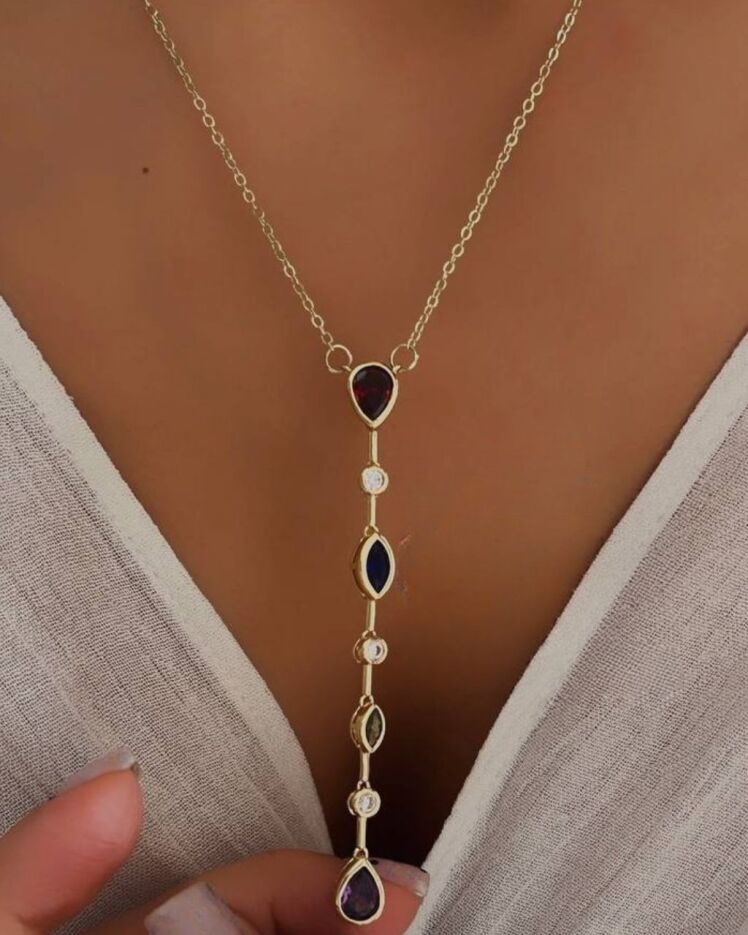 گردنبندکراواتی زنانه طلایی با آویز نگین‌دار مولتی کالر برند ترک در نوروژ اکسسوری